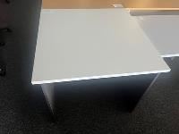 second hand | desk 900 x 900 white/ironstone