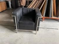 second hand | space lounge 1 seater pu black